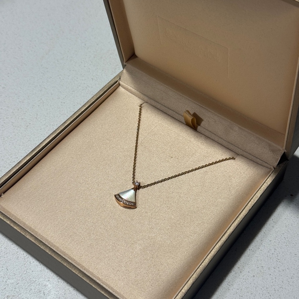 Bulgari Divas’ Dream Necklace -Gold with White Pendant